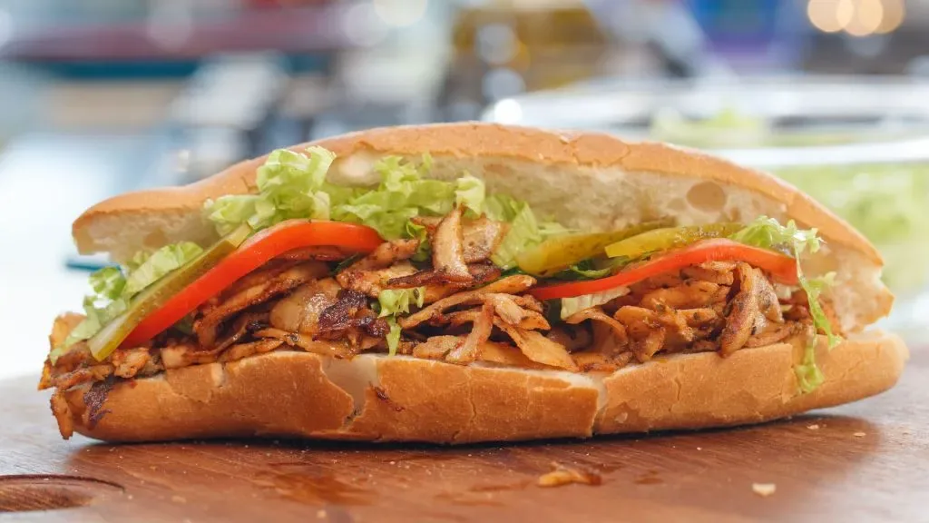 Ekmek Arası Tavuk Döner